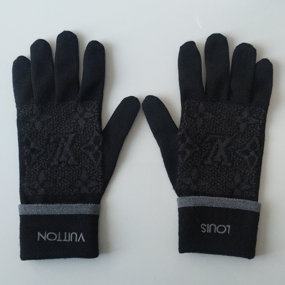 Louis Vuitton Monogram Eclipse Gloves